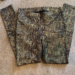 Hue stretch snake pants. Super cute. Size 6